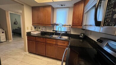 1524 SE Royal Green Cir in Port St. Lucie, FL - Building Photo - Building Photo