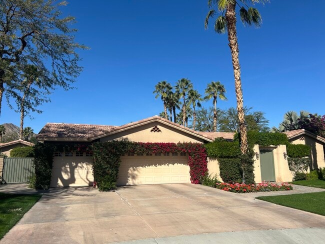 49105 Casa Del Rio in La Quinta, CA - Building Photo - Building Photo