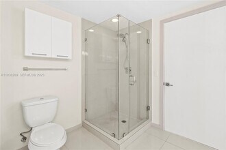 5300 Paseo Blvd in Doral, FL - Building Photo - Building Photo