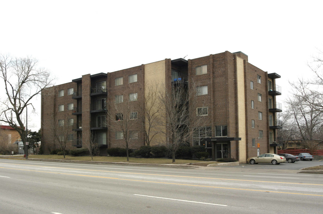 9937 S Cicero Ave in Oak Lawn, IL - Building Photo