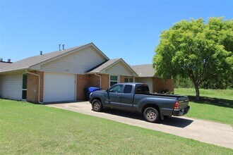 211 Skylark Ct in Norman, OK - Building Photo - Building Photo