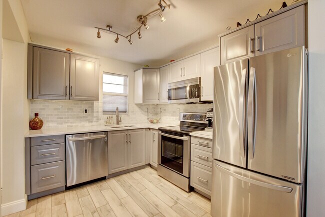 9370 SW 8th St-Unit -206 in Boca Raton, FL - Building Photo - Building Photo
