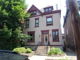 705 S Aiken Ave, Unit 1 in Pittsburgh, PA - Building Photo