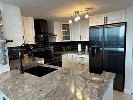 3000 Coral Wy in Coral Gables, FL - Building Photo