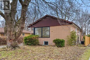 135 Waterloo Ave in Toronto, ON - Building Photo