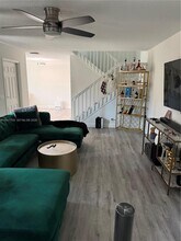 2563 Lakeview Ct in Hollywood, FL - Building Photo - Building Photo