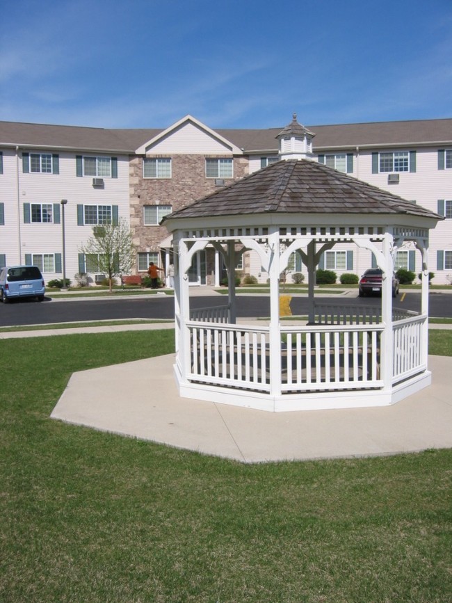 Aspenwood Glen Senior Apartments in Milwaukee, WI - Building Photo - Building Photo