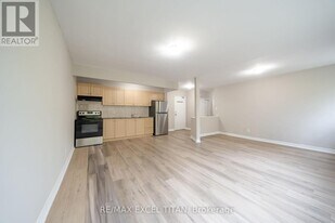 468 Ottawa St N in Hamilton, ON - Building Photo