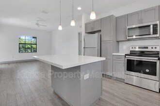 600 NE 14th Ct in Fort Lauderdale, FL - Foto de edificio - Building Photo