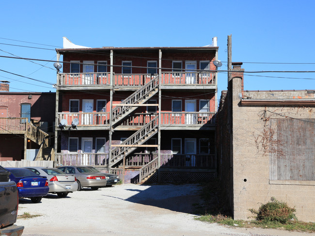 805 W 2nd St in Davenport, IA - Building Photo - Building Photo