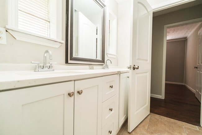 property at 1510 Greenbriar Ave