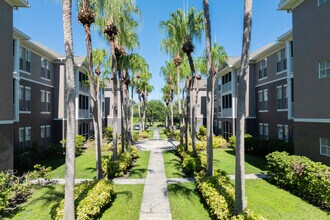 Crosswynde Apartments in Tampa, FL - Building Photo - Building Photo