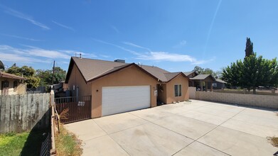 705 S Brown St in Bakersfield, CA - Building Photo - Building Photo