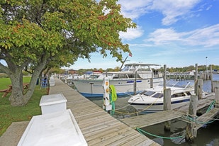 Harbor Club Apartments and Yacht Club in Harrison Township, MI - Building Photo