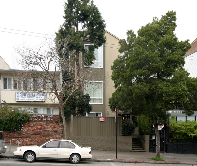 2249 Van Ness Ave in San Francisco, CA - Building Photo - Building Photo