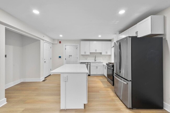 1546 Chapel St in New Haven, CT - Building Photo - Building Photo