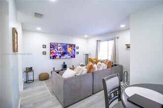 18706 SW 100th Ave in Cutler Bay, FL - Building Photo - Building Photo