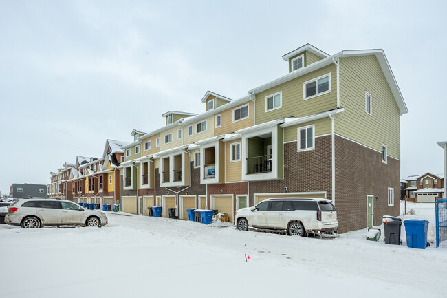 248 Kinniburgh Blvd in Chestermere, AB - Building Photo - Building Photo