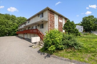 114 Bucks Hl Rd in Waterbury, CT - Building Photo - Building Photo