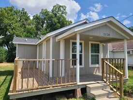 1120 Stowe St in Baytown, TX - Building Photo