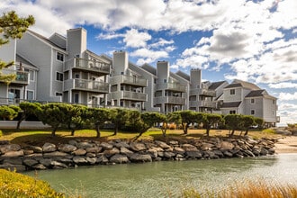 Four Beaches Condominiums in East Haven, CT - Building Photo - Building Photo