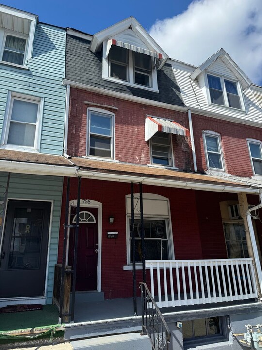 756 S Hall St in Allentown, PA - Foto de edificio