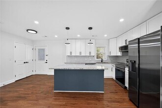 3769 Adkins Rd NW in Atlanta, GA - Foto de edificio - Building Photo