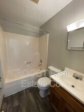 209 N Madison Rd in London, OH - Foto de edificio - Building Photo