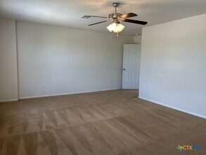 6504 Griffith Loop in Killeen, TX - Building Photo - Building Photo