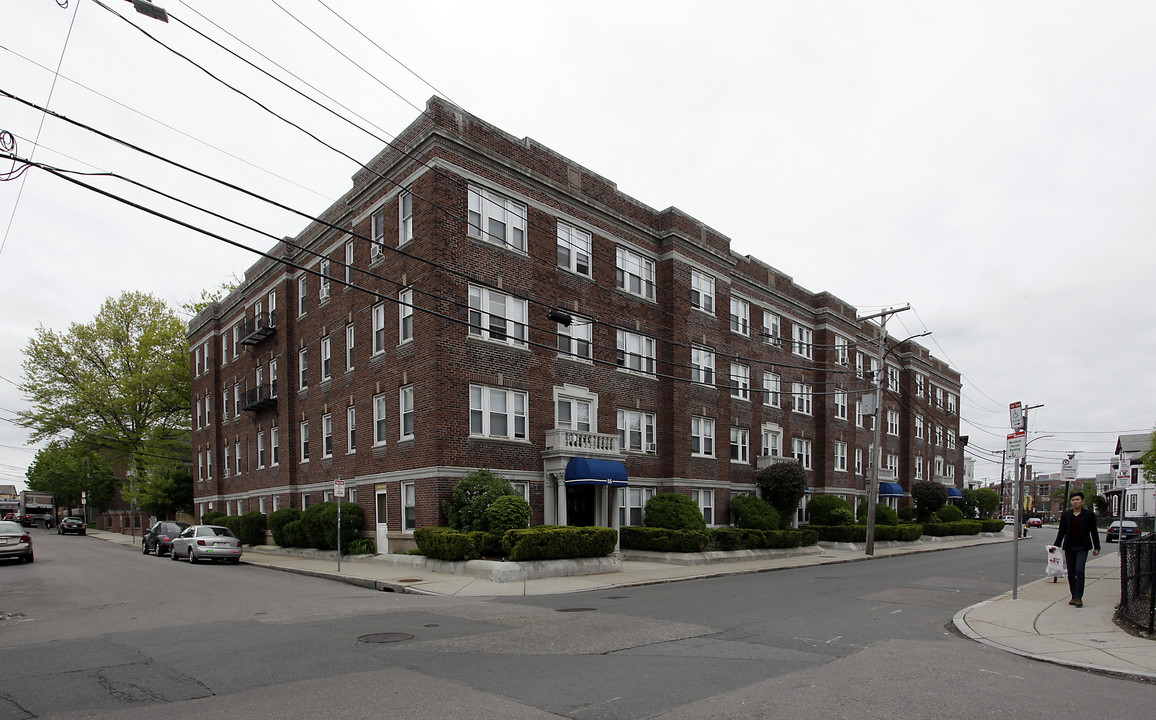 43 Linden St in Allston, MA - Foto de edificio