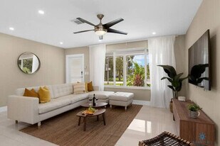 220 NE 10th Ave in Hallandale Beach, FL - Building Photo