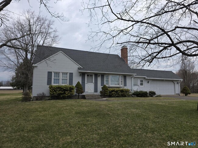 135 Moody Rd in Enfield, CT - Building Photo - Building Photo