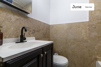 336 W 46th St in New York, NY - Building Photo - Building Photo