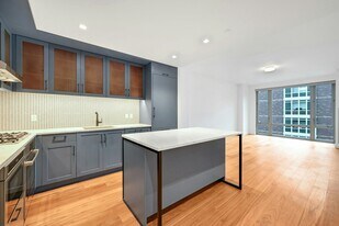 2 Shore Ln in Jersey City, NJ - Building Photo