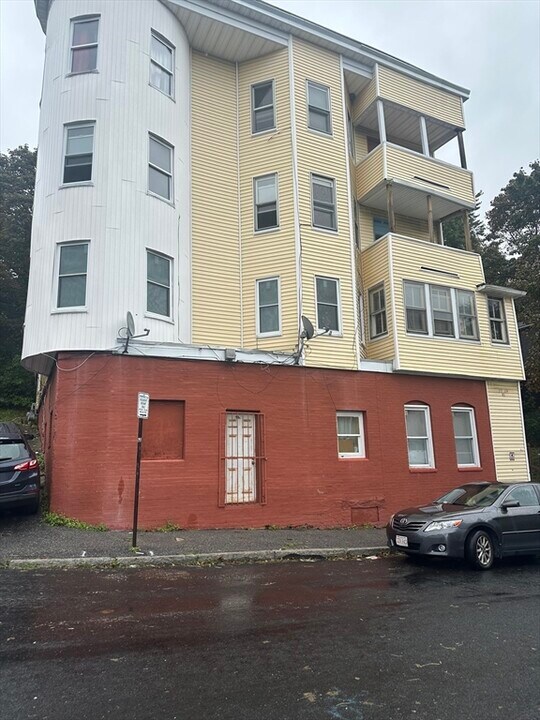 37 Rodney St in Worcester, MA - Building Photo