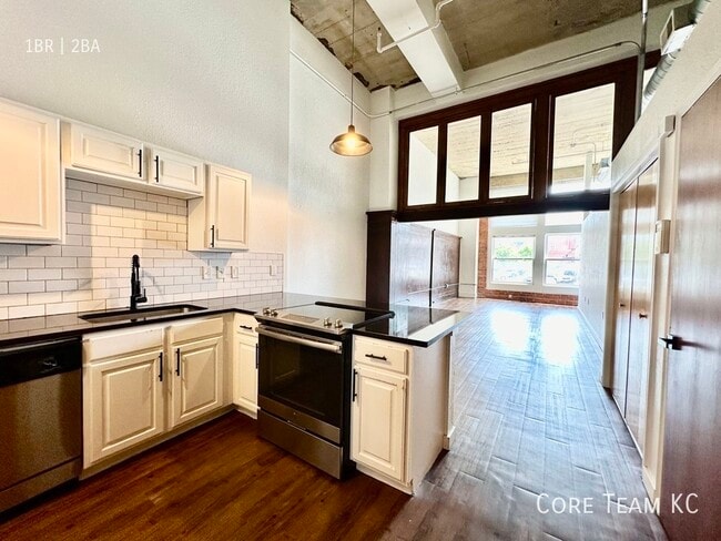 property at 934 Broadway Blvd