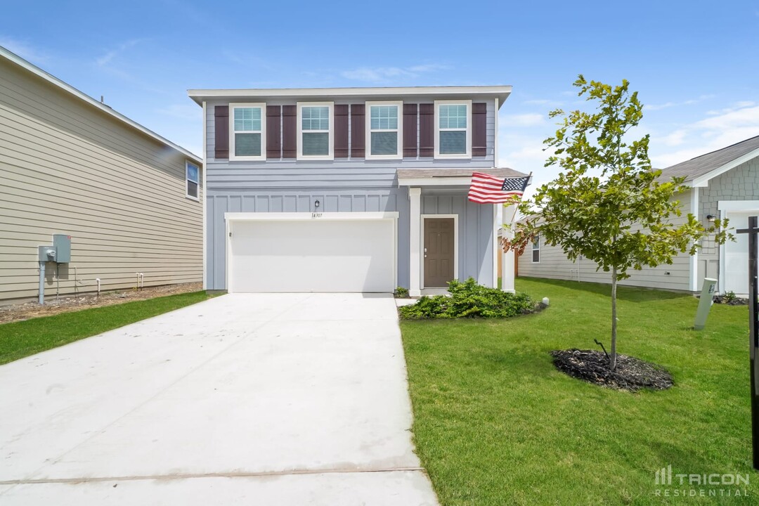 14347 Palm Ridge in San Antonio, TX - Building Photo