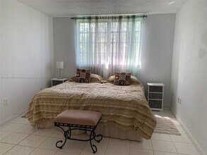 2929 Point E Dr in Aventura, FL - Building Photo - Building Photo