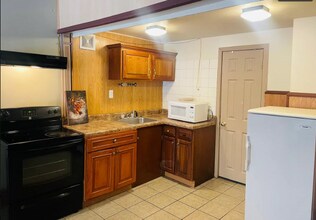 383 Congress St in Troy, NY - Building Photo - Building Photo