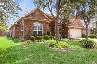 2401 Harbor Chase Dr in Pearland, TX - Building Photo - Building Photo