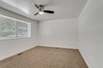 2115 E 3300 S in Millcreek, UT - Foto de edificio - Building Photo