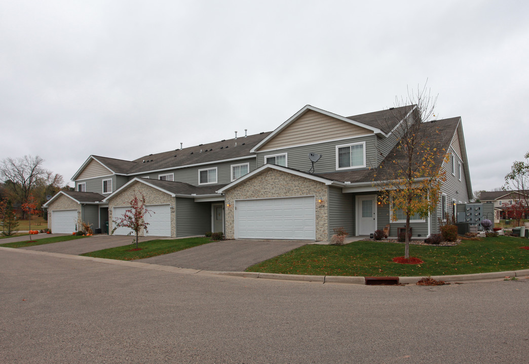 Stone Brook Condominiums in River Falls, WI - Building Photo