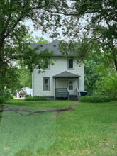 518 Cottage St in Waterloo, IA - Building Photo - Building Photo