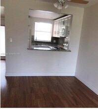 8590 Sunrise Lakes Blvd in Sunrise, FL - Building Photo - Building Photo