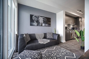 7 Grosvenor St in Toronto, ON - Building Photo