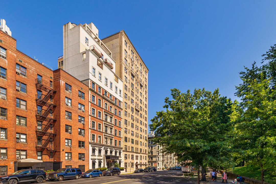 The Warner in New York, NY - Building Photo