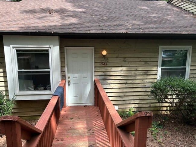 943 W Chatham St in Cary, NC - Building Photo - Building Photo