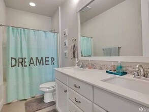 317 Field Pl SE in Renton, WA - Building Photo - Building Photo