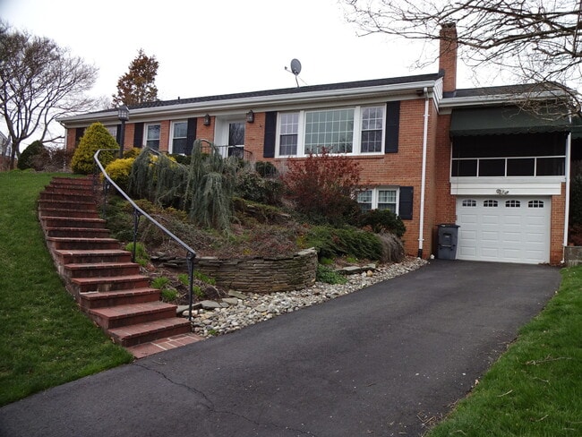 6620 Skyline Ct