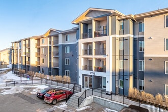 Maple Crest Place in Edmonton, AB - Building Photo - Building Photo
